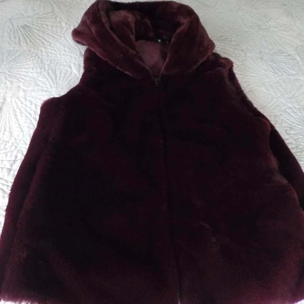 LIKE NEW VEST JACKET - Picture 4 of 8